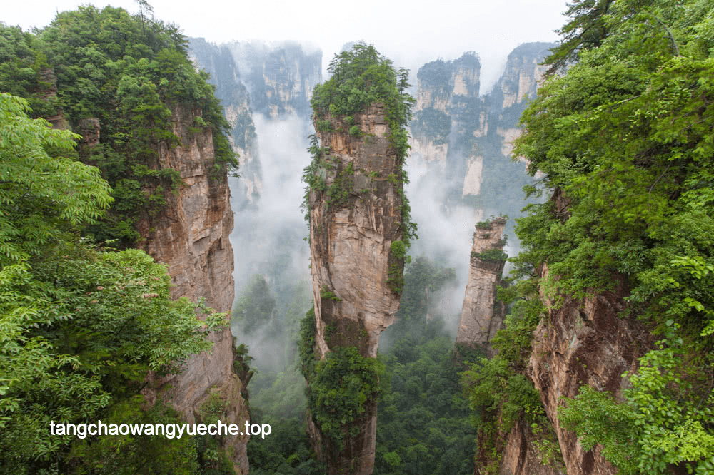 张家界溶洞污染之痛：7层楼高垃圾堆的反思与责任